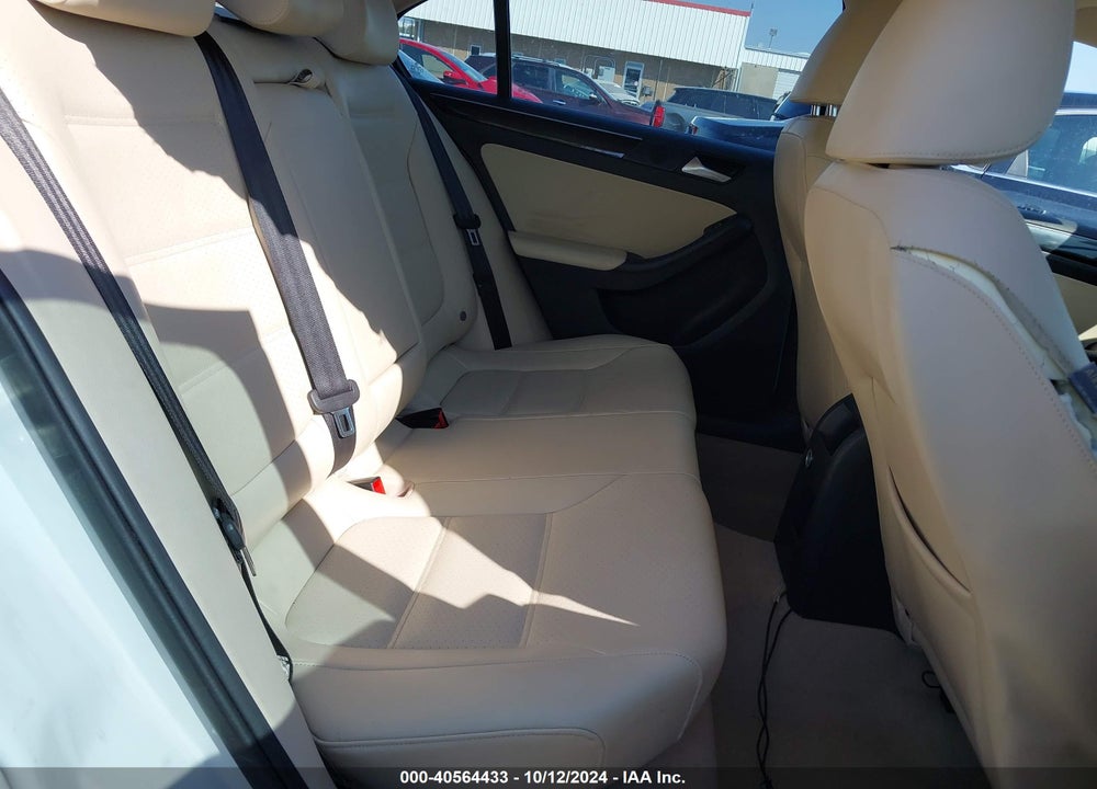 2015 VOLKSWAGEN JETTA 2.0L TDI SEL VIN: 3VWLA7AJ1FM237013