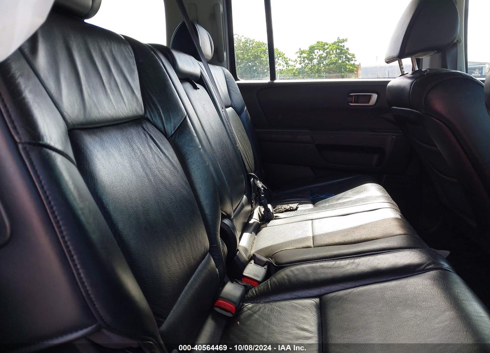 2011 HONDA PILOT EX-L VIN: 5FNYF3H54BB005970