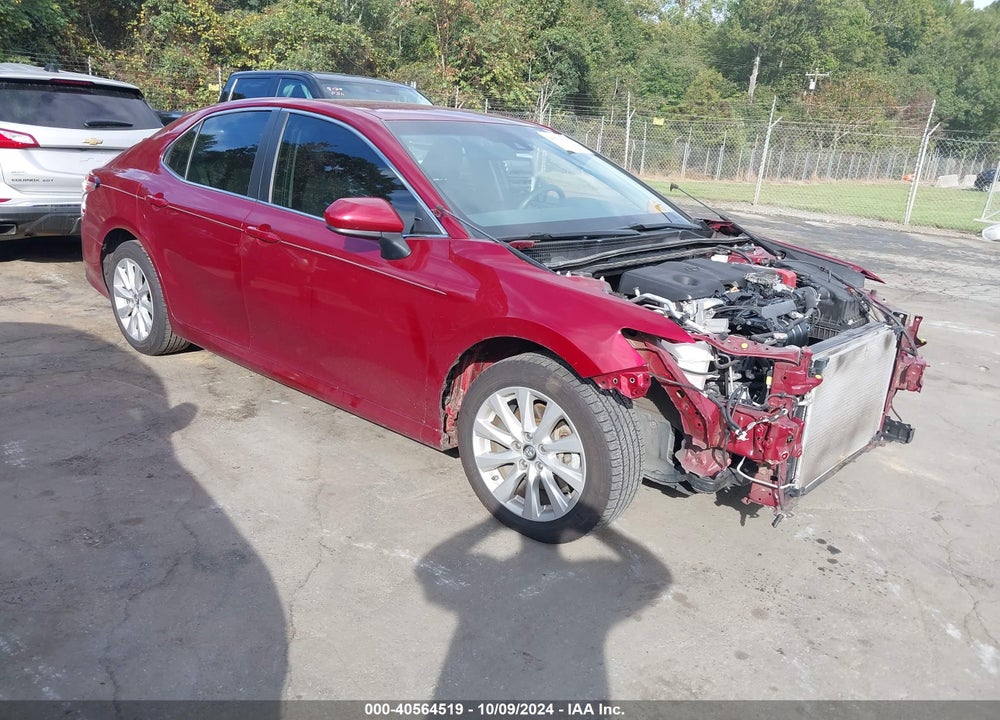 2018 TOYOTA CAMRY LE VIN: 4T1B11HK7JU588339