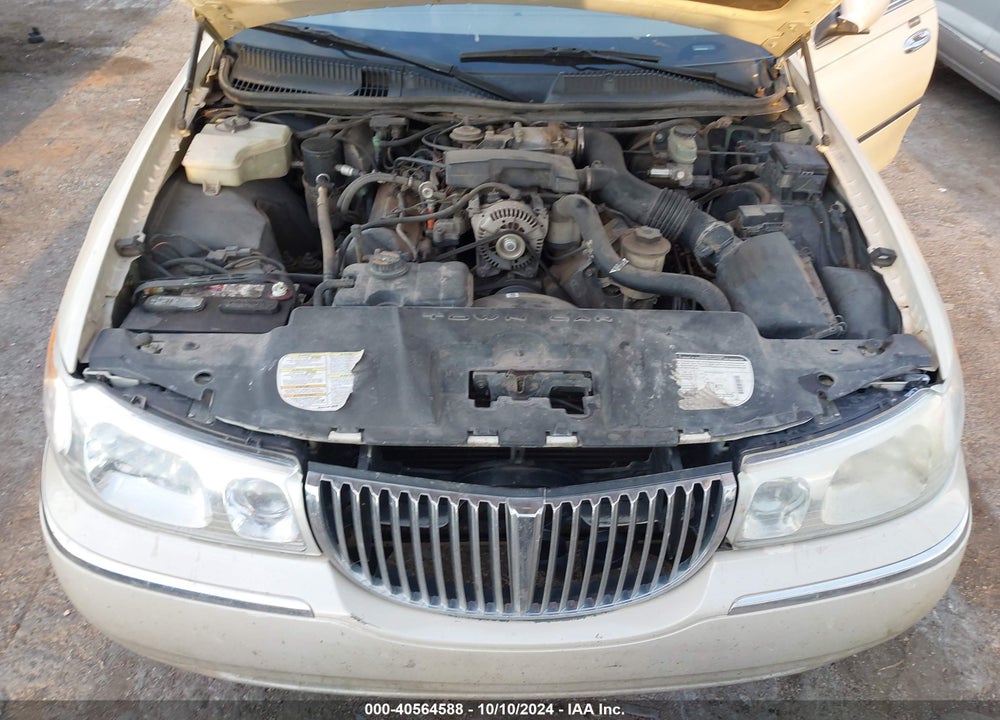 2000 LINCOLN TOWN CAR CARTIER VIN: 1LNHM83W1YY801339