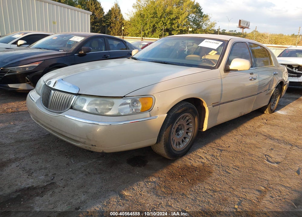 2000 LINCOLN TOWN CAR CARTIER VIN: 1LNHM83W1YY801339