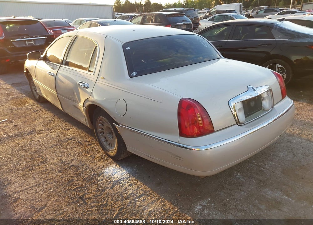 2000 LINCOLN TOWN CAR CARTIER VIN: 1LNHM83W1YY801339