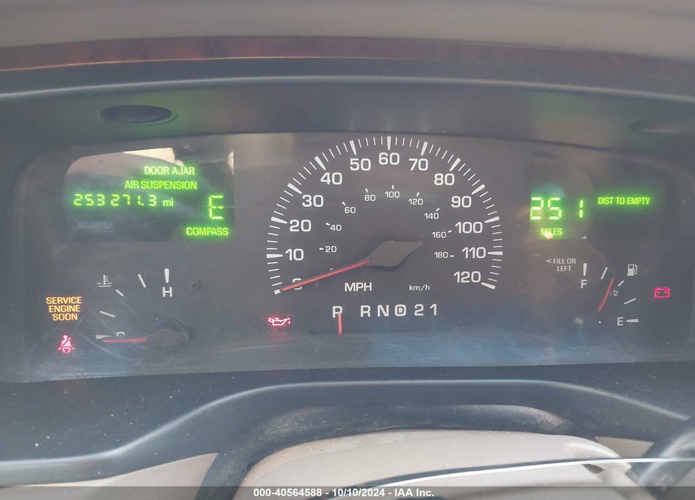 2000 LINCOLN TOWN CAR CARTIER VIN: 1LNHM83W1YY801339