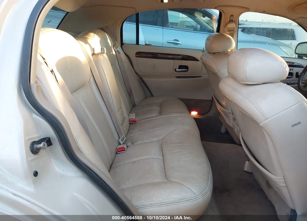 2000 LINCOLN TOWN CAR CARTIER VIN: 1LNHM83W1YY801339