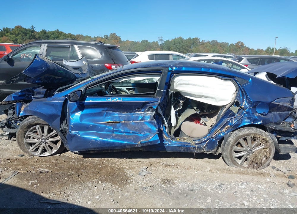 2016 HYUNDAI ELANTRA VIN: 5NPDH4AE2GH783217