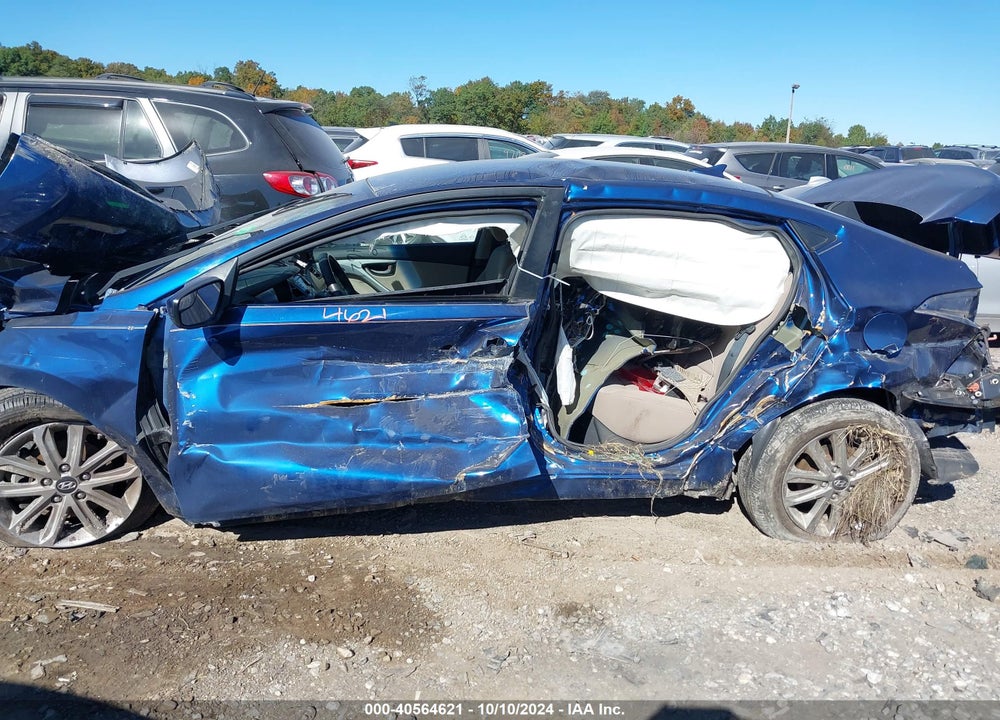 2016 HYUNDAI ELANTRA VIN: 5NPDH4AE2GH783217