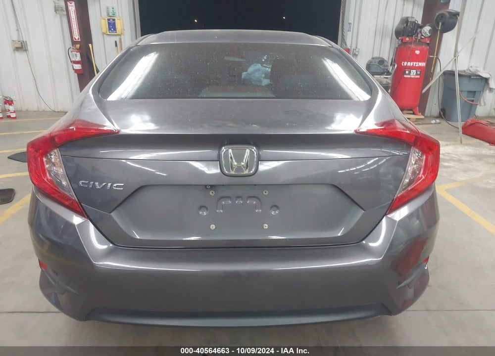 2018 HONDA CIVIC LX VIN: 2HGFC2F58JH502060