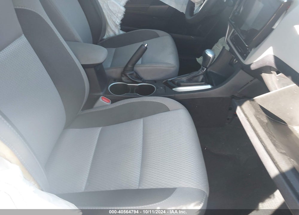 2019 TOYOTA COROLLA LE VIN: 2T1BURHE1KC215686