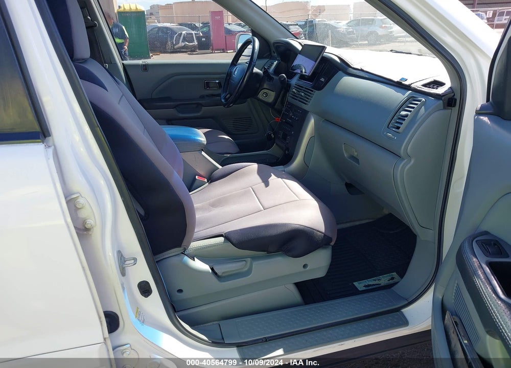 2005 HONDA PILOT EX-L VIN: 5FNYF18505B068007