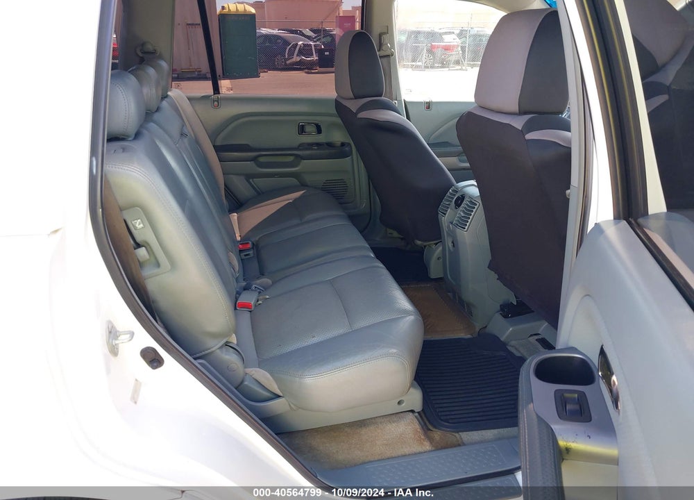 2005 HONDA PILOT EX-L VIN: 5FNYF18505B068007