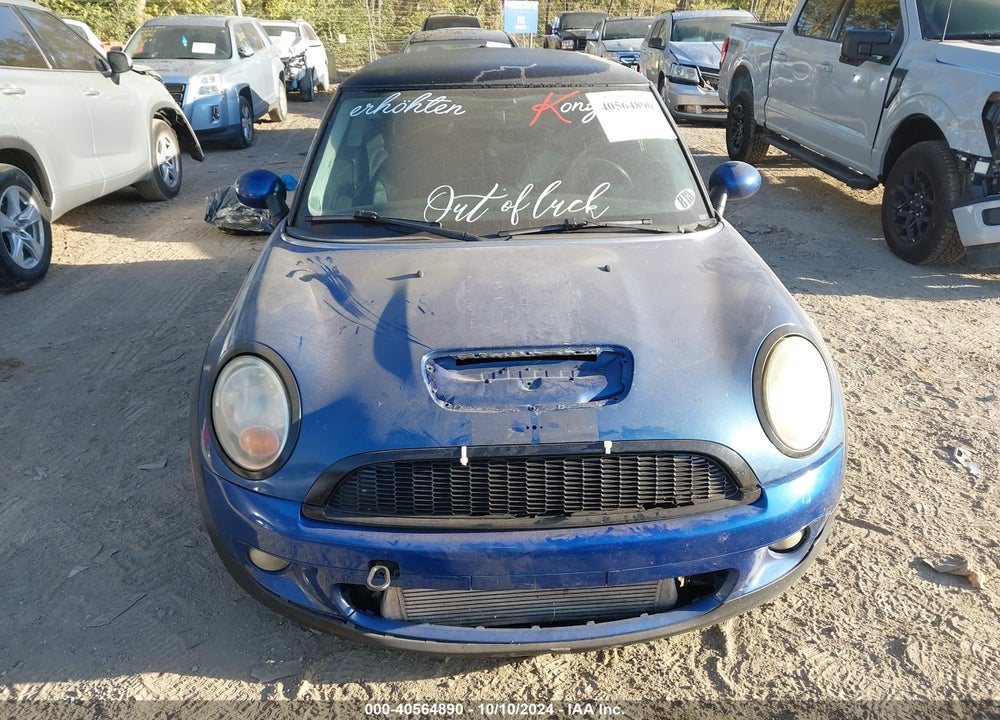 2008 MINI COOPER S VIN: WMWMF73568TT89122