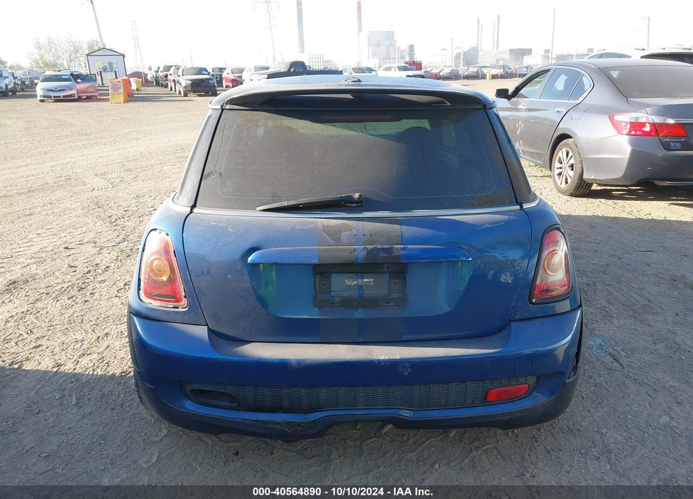 2008 MINI COOPER S VIN: WMWMF73568TT89122