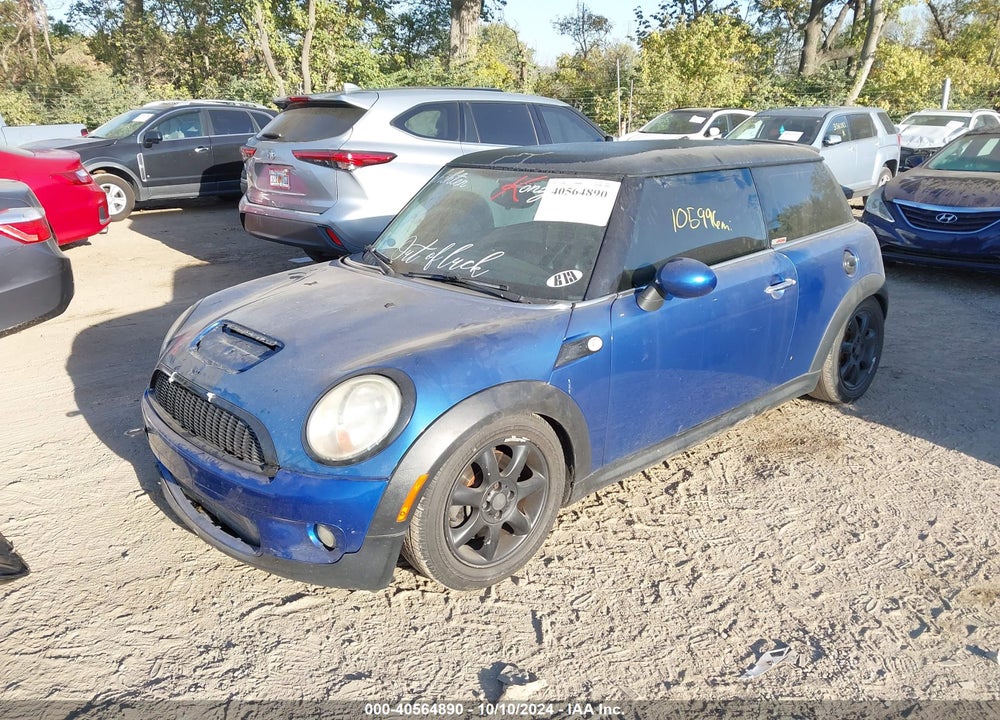 2008 MINI COOPER S VIN: WMWMF73568TT89122