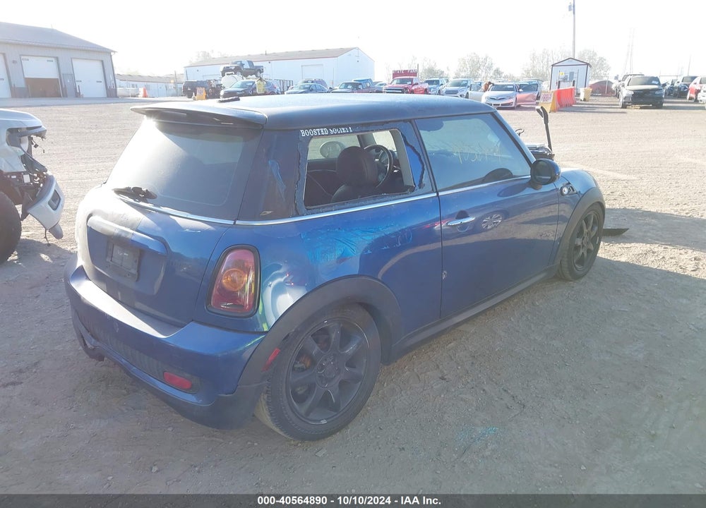 2008 MINI COOPER S VIN: WMWMF73568TT89122