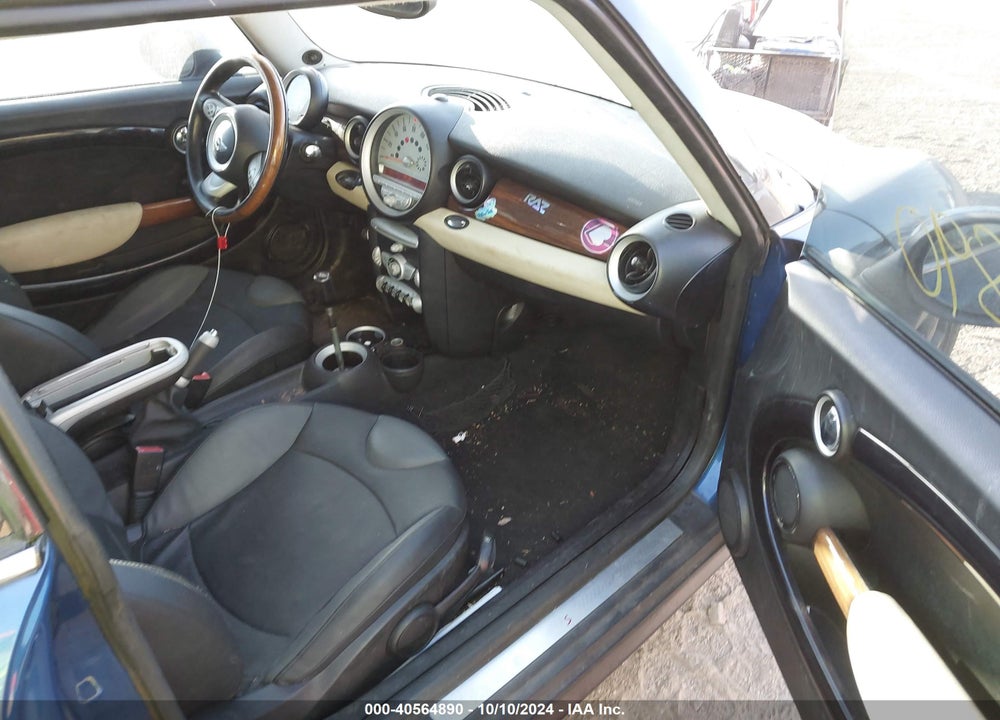 2008 MINI COOPER S VIN: WMWMF73568TT89122