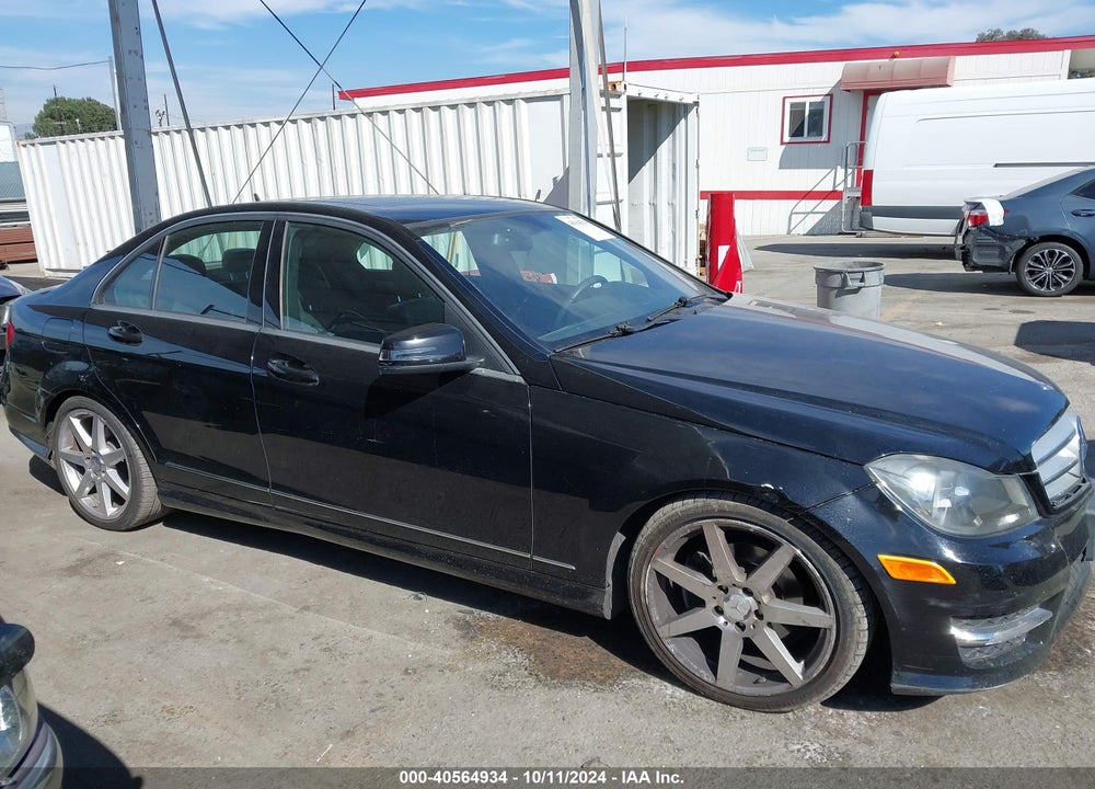 2013 MERCEDES-BENZ C 250 LUXURY/SPORT VIN: WDDGF4HB0DA755620