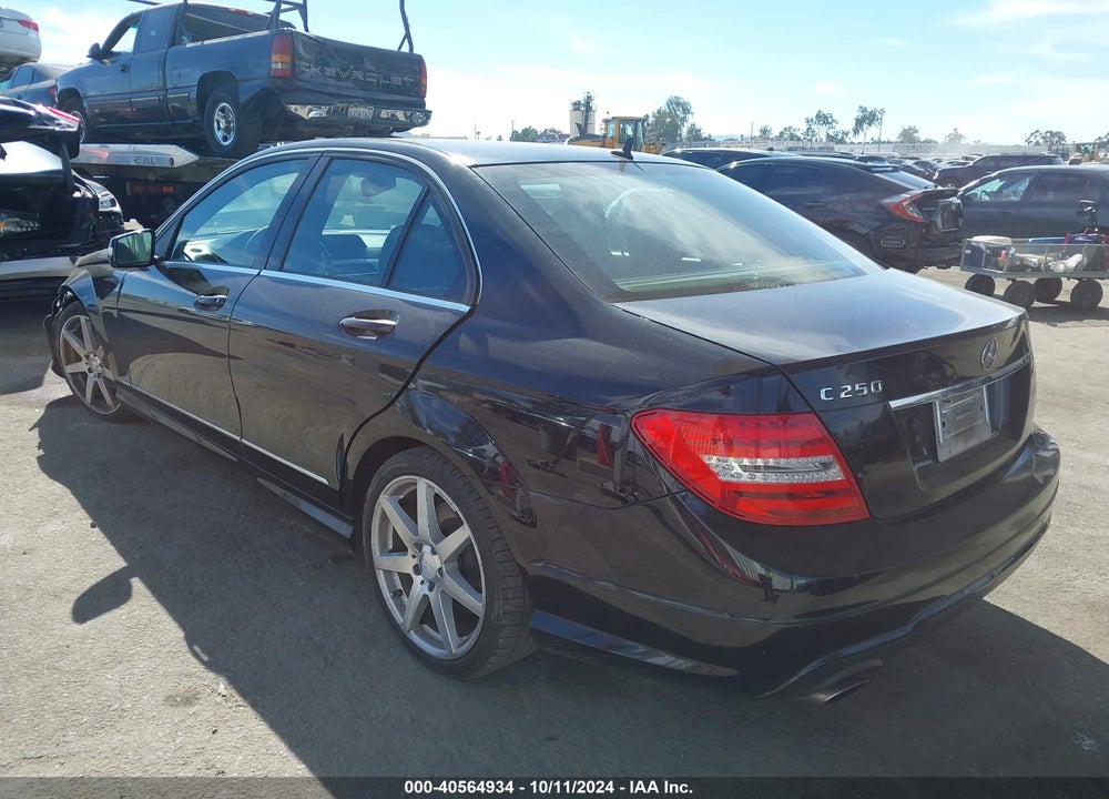 2013 MERCEDES-BENZ C 250 LUXURY/SPORT VIN: WDDGF4HB0DA755620