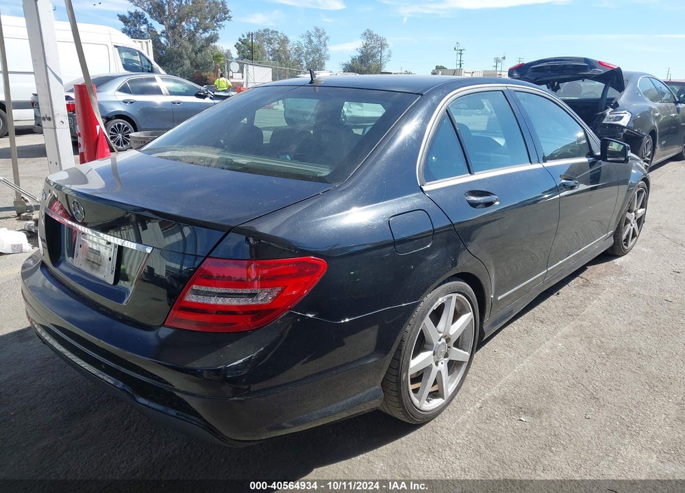 2013 MERCEDES-BENZ C 250 LUXURY/SPORT VIN: WDDGF4HB0DA755620