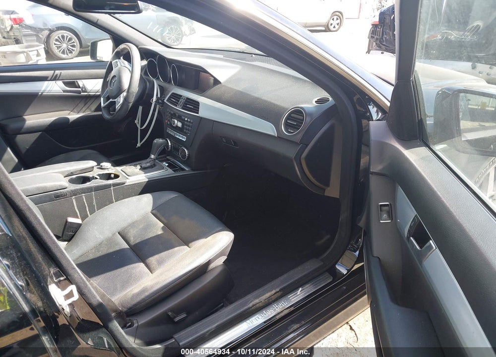 2013 MERCEDES-BENZ C 250 LUXURY/SPORT VIN: WDDGF4HB0DA755620