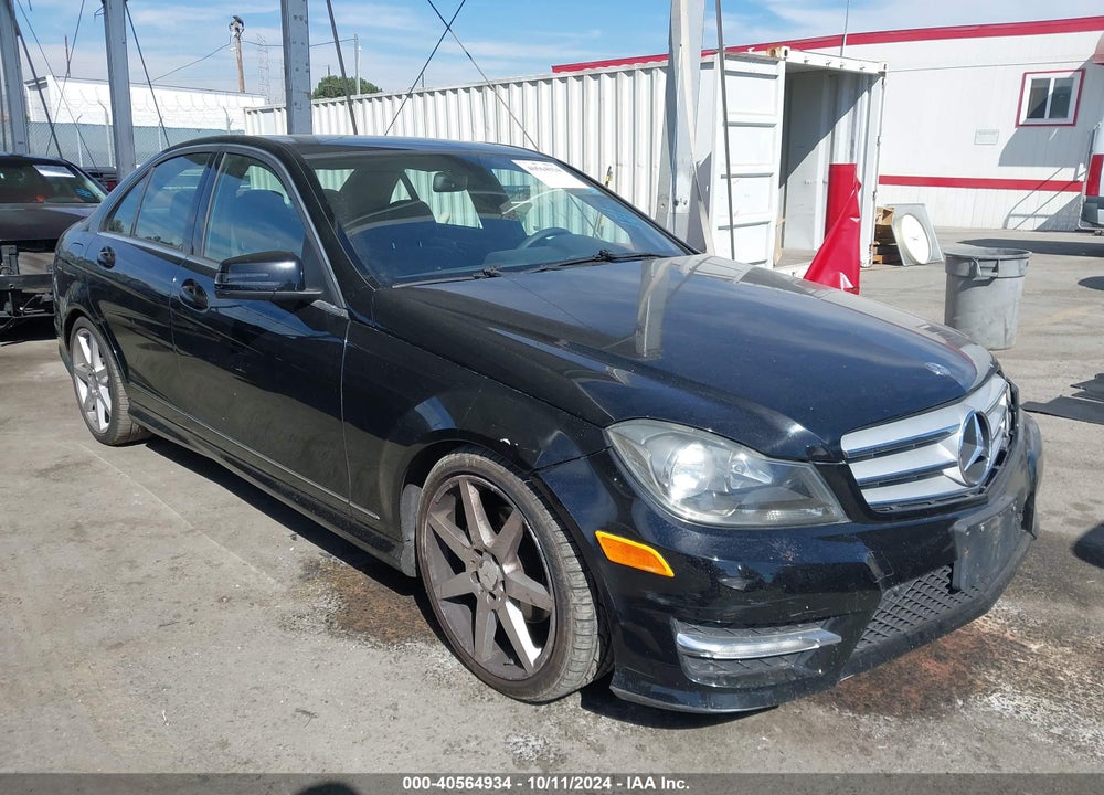 2013 MERCEDES-BENZ C 250 LUXURY/SPORT VIN: WDDGF4HB0DA755620
