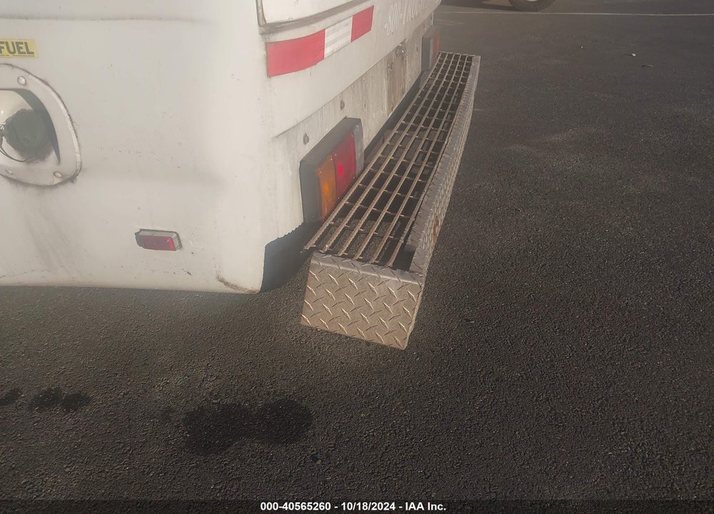 2003 ISUZU NPR VIN: JALC4B14437000494