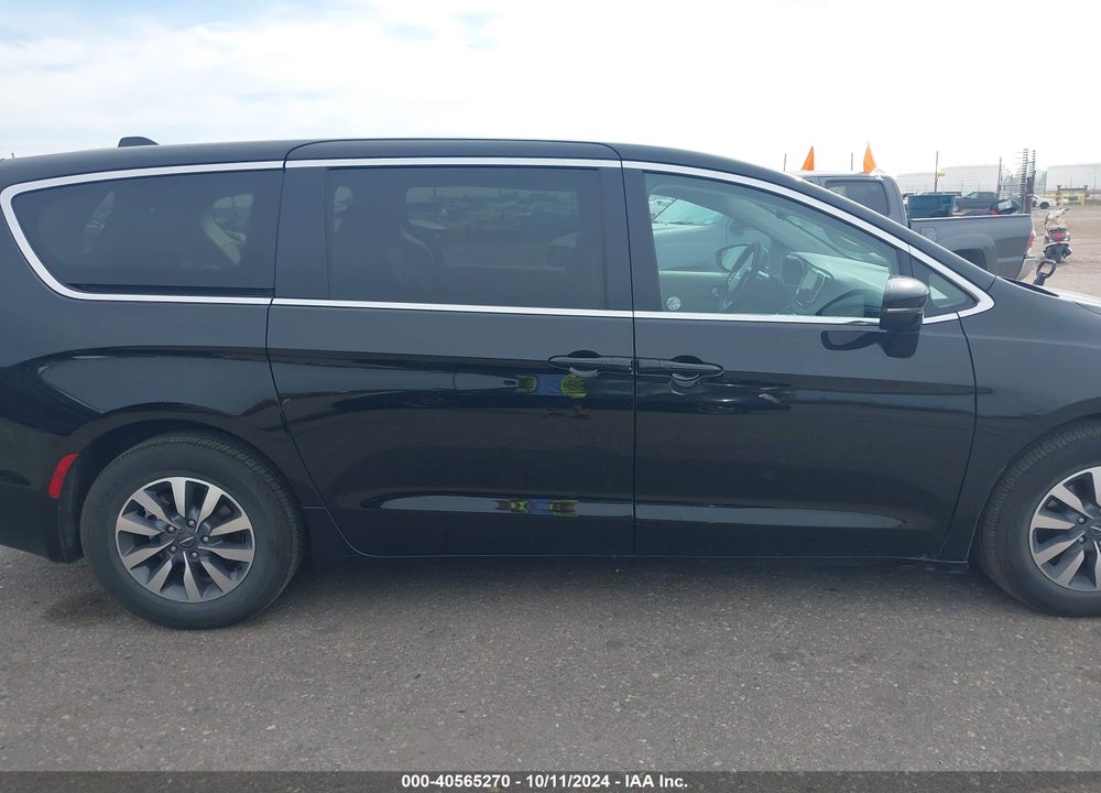 2024 CHRYSLER PACIFICA HYBRID SELECT VIN: 2C4RC1S72RR137636