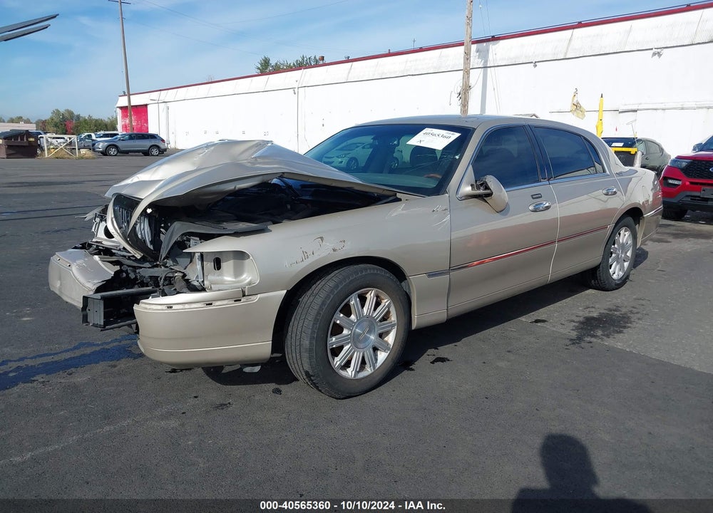 2009 LINCOLN TOWN CAR SIGNATURE LIMITED VIN: 2LNHM82V39X635688