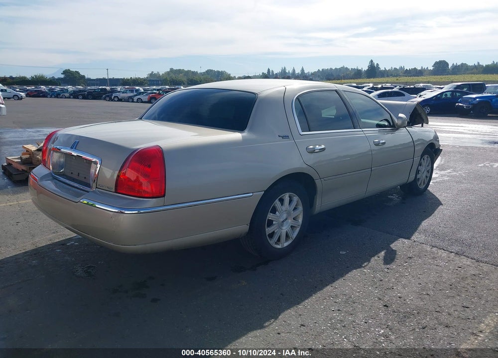 2009 LINCOLN TOWN CAR SIGNATURE LIMITED VIN: 2LNHM82V39X635688