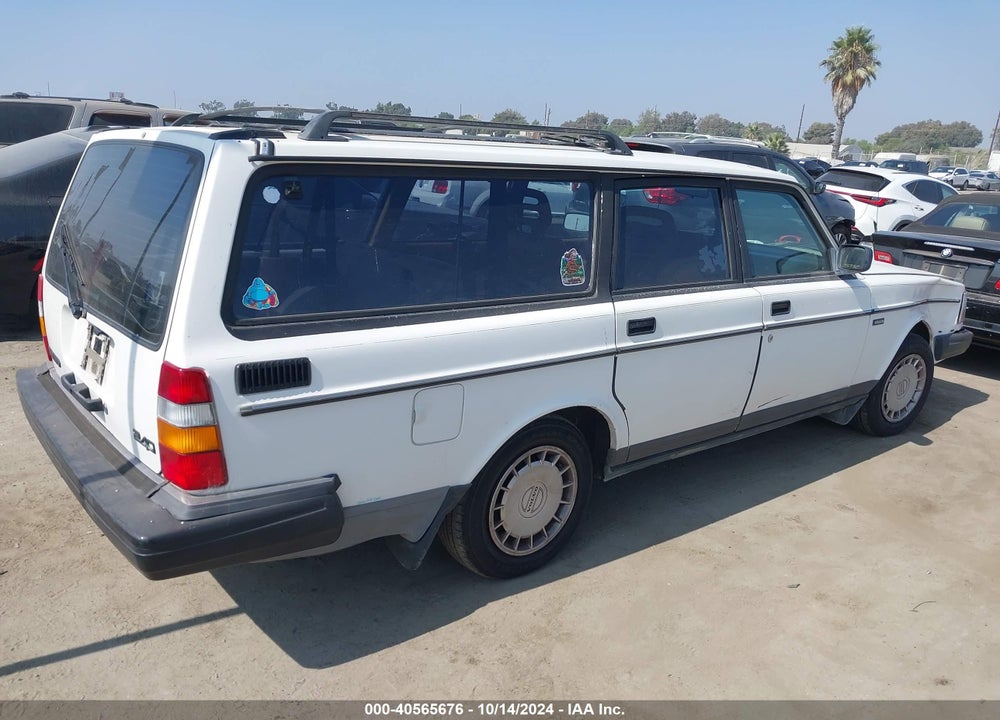 1993 VOLVO 240 VIN: YV1AW880XP1941668