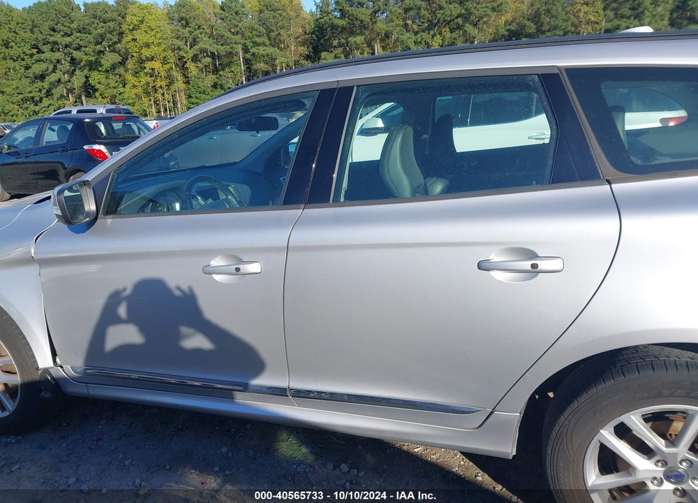2017 VOLVO XC60 T5 VIN: YV440MDJ3H2077163