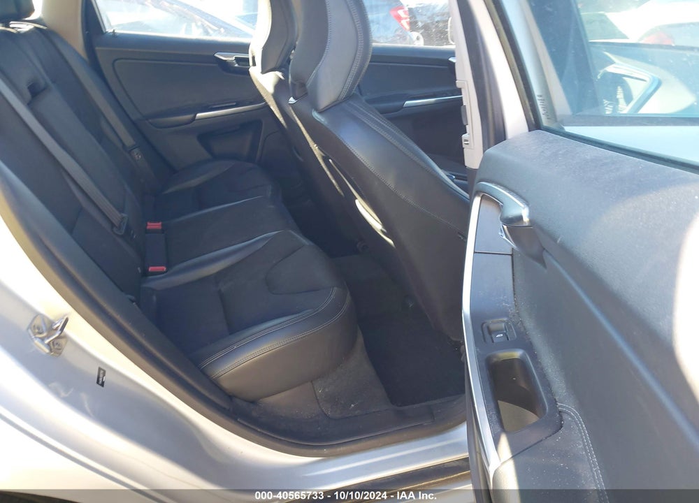 2017 VOLVO XC60 T5 VIN: YV440MDJ3H2077163