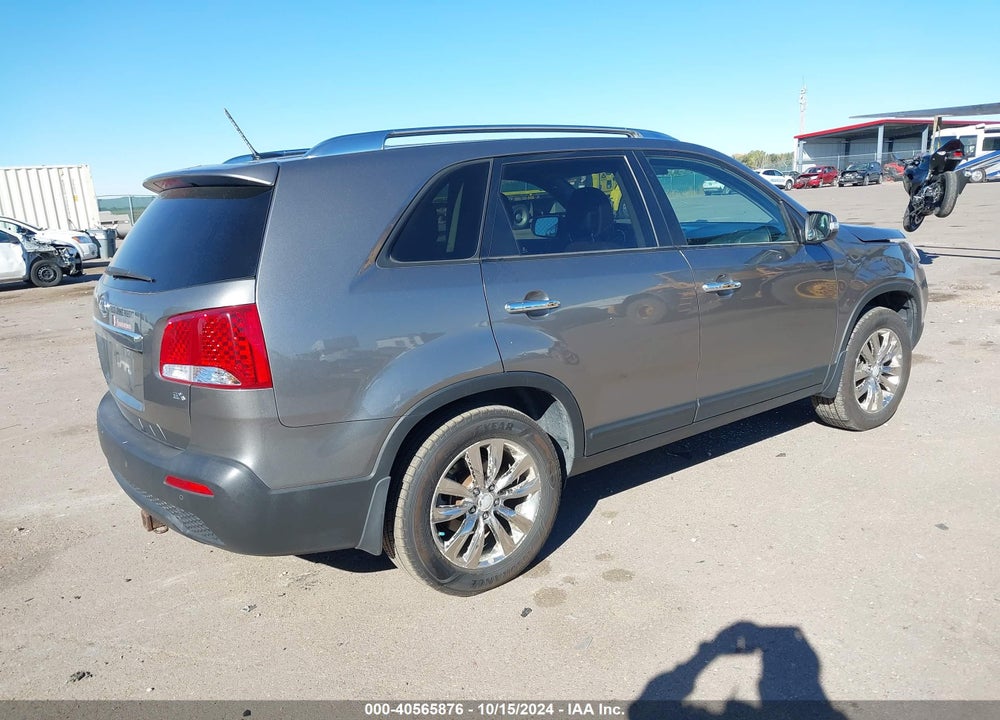 2011 KIA SORENTO EX VIN: 5XYKU4A13BG102353