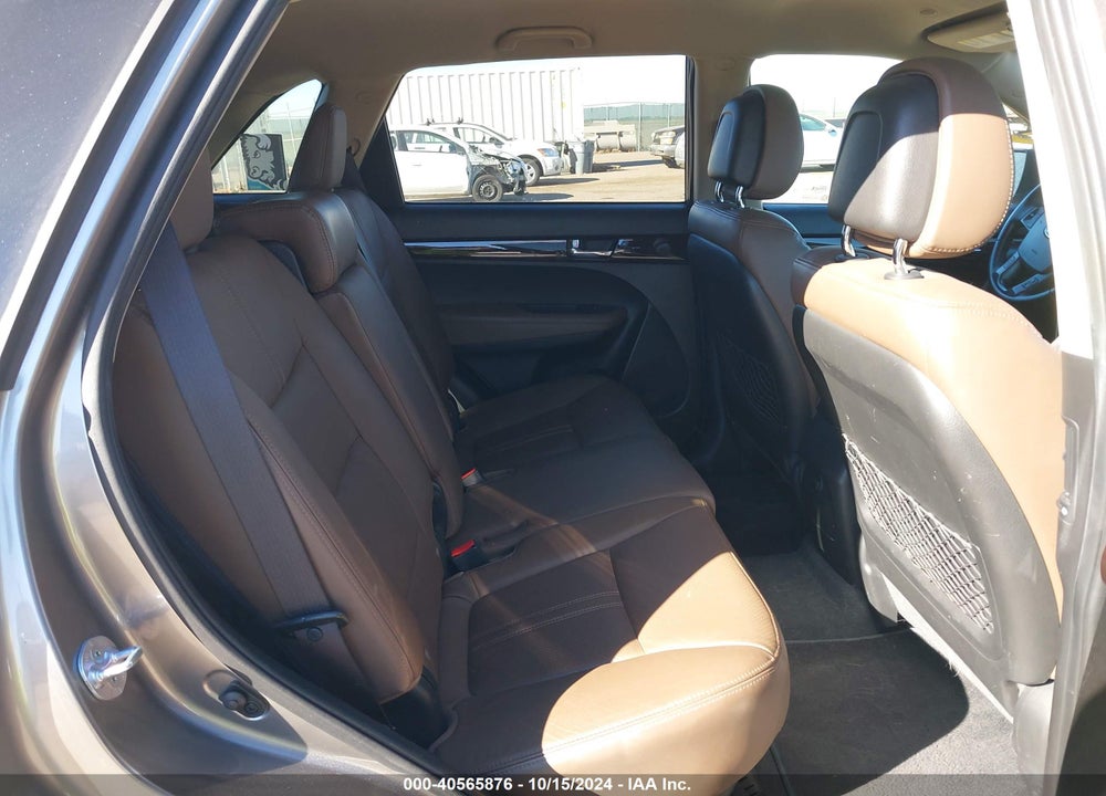 2011 KIA SORENTO EX VIN: 5XYKU4A13BG102353