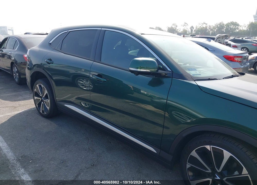 2023 VINFAST VF 8 PLUS VIN: RLLV1AFAXPH001800