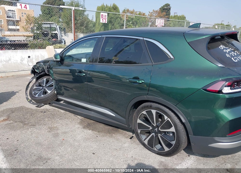 2023 VINFAST VF 8 PLUS VIN: RLLV1AFAXPH001800