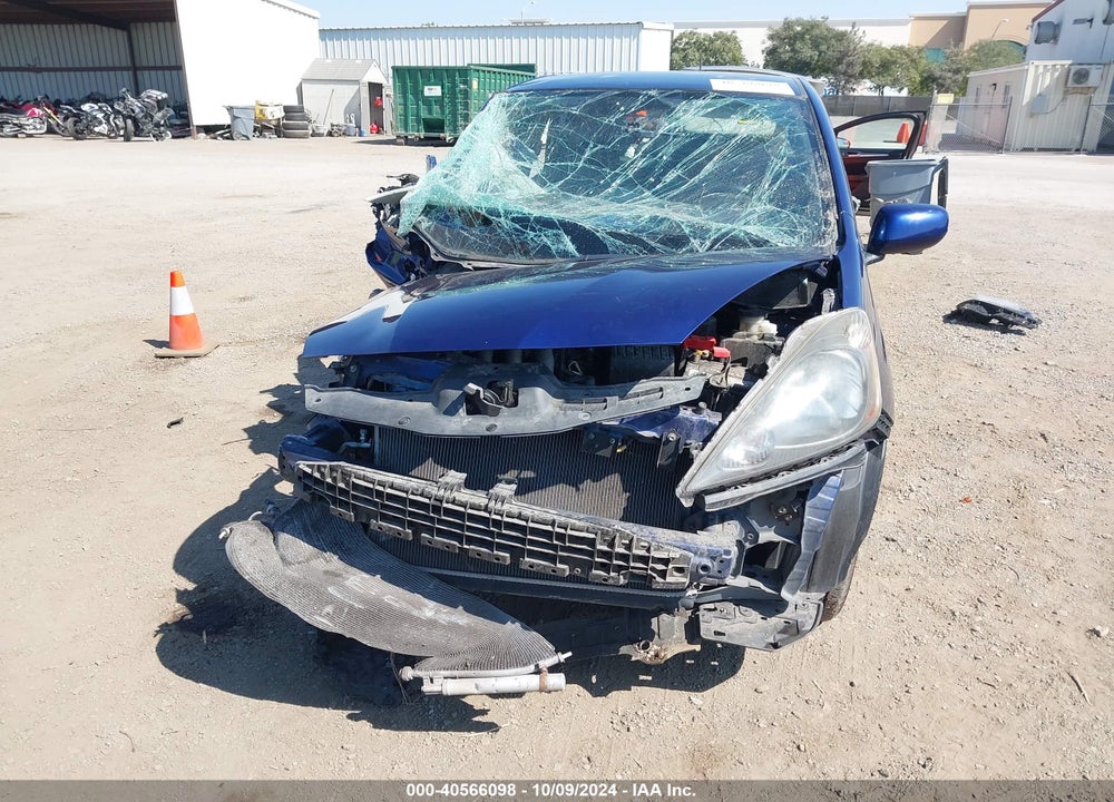 2013 HONDA FIT VIN: JHMGE8H36DC007843