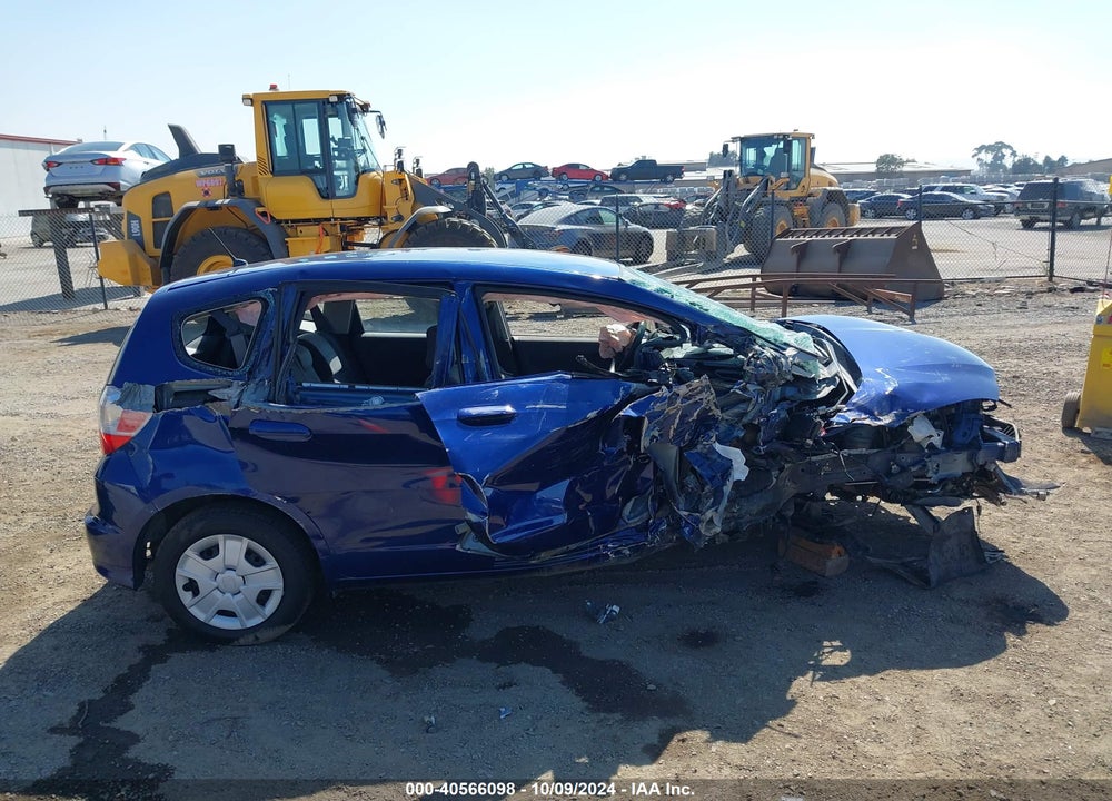 2013 HONDA FIT VIN: JHMGE8H36DC007843