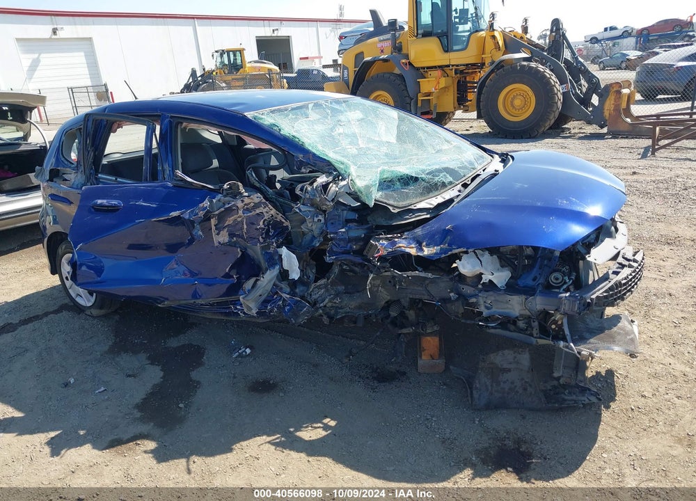 2013 HONDA FIT VIN: JHMGE8H36DC007843