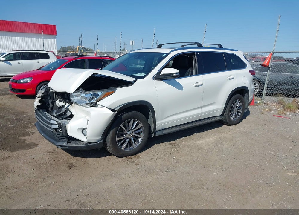 2017 TOYOTA HIGHLANDER XLE VIN: 5TDKZRFH4HS524972