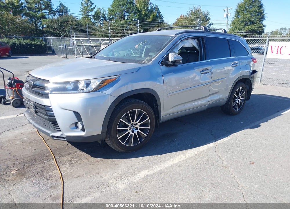 2017 TOYOTA HIGHLANDER SE VIN: 5TDJZRFH8HS453660