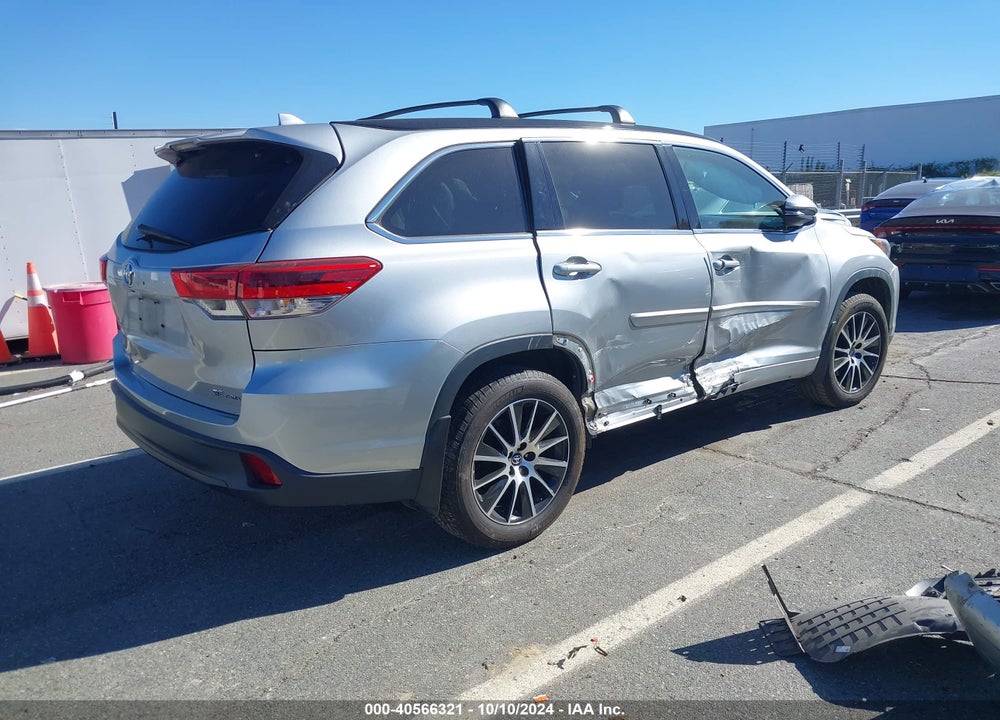 2017 TOYOTA HIGHLANDER SE VIN: 5TDJZRFH8HS453660
