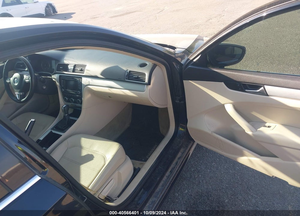 2012 VOLKSWAGEN PASSAT 2.5L SE VIN: 1VWBP7A3XCC082504