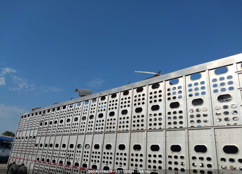 2010 M H EBY TRAILERS LIVESTOCK VIN: 4A2LD512XA3002774