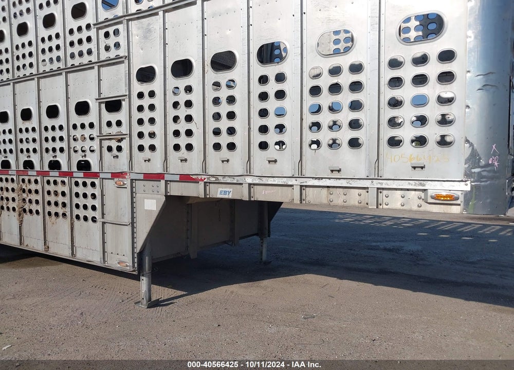 2010 M H EBY TRAILERS LIVESTOCK VIN: 4A2LD512XA3002774