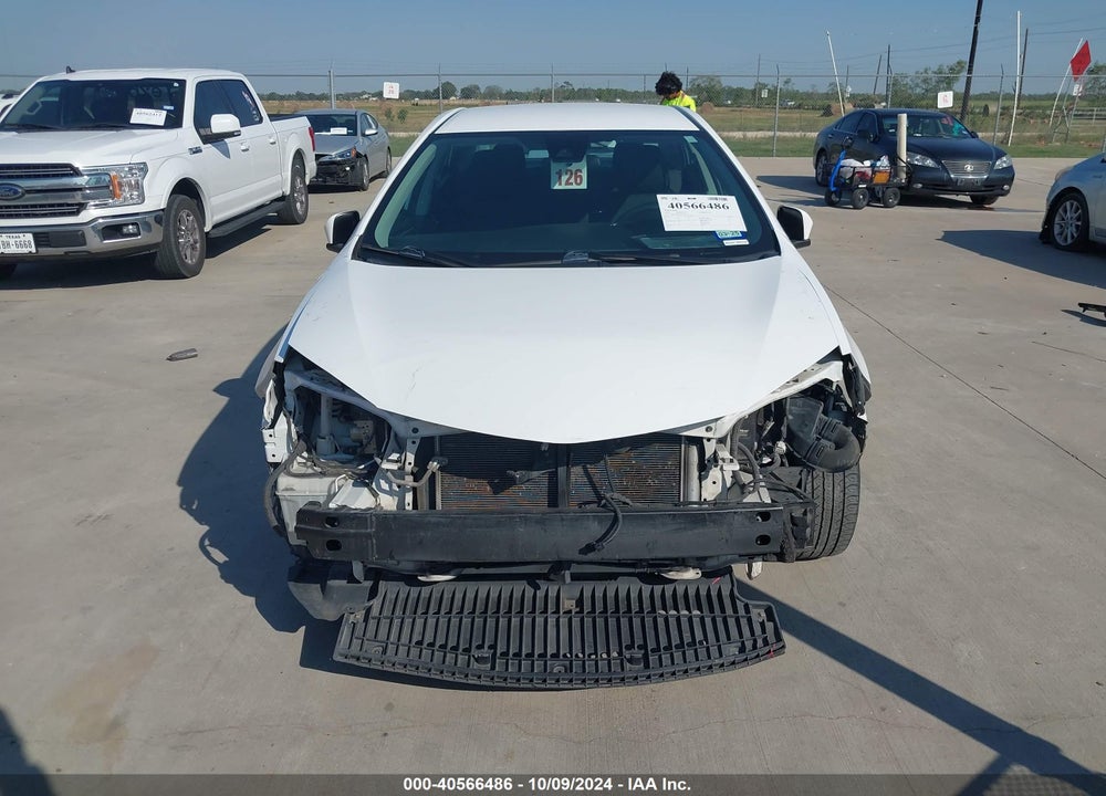 2018 TOYOTA COROLLA LE VIN: 2T1BURHE5JC070778
