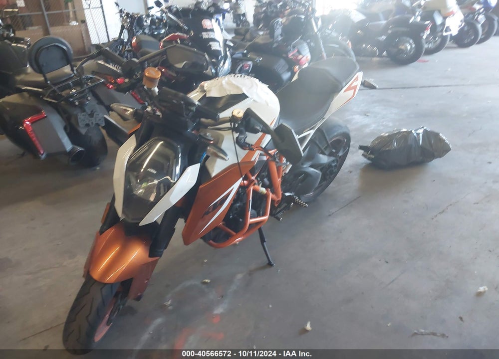 2016 KTM 1290 SUPER DUKE R VIN: VBKV39406GM941899