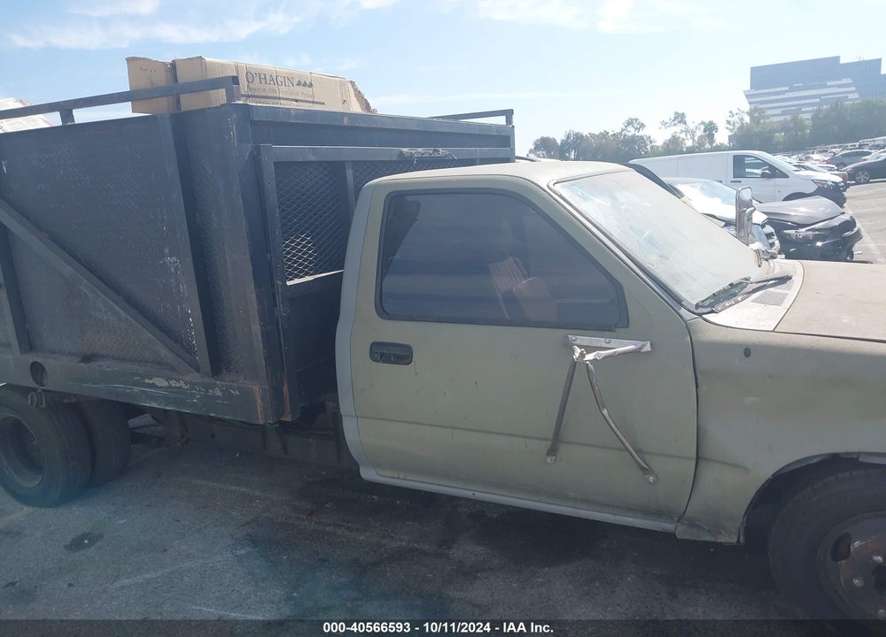 1993 TOYOTA PICKUP CAB CHASSIS SUPER LONG WB VIN: JT5VN94T8P0032815