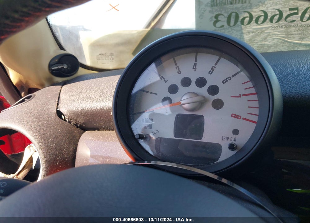 2011 MINI COOPER VIN: WMWSU3C55BT099032