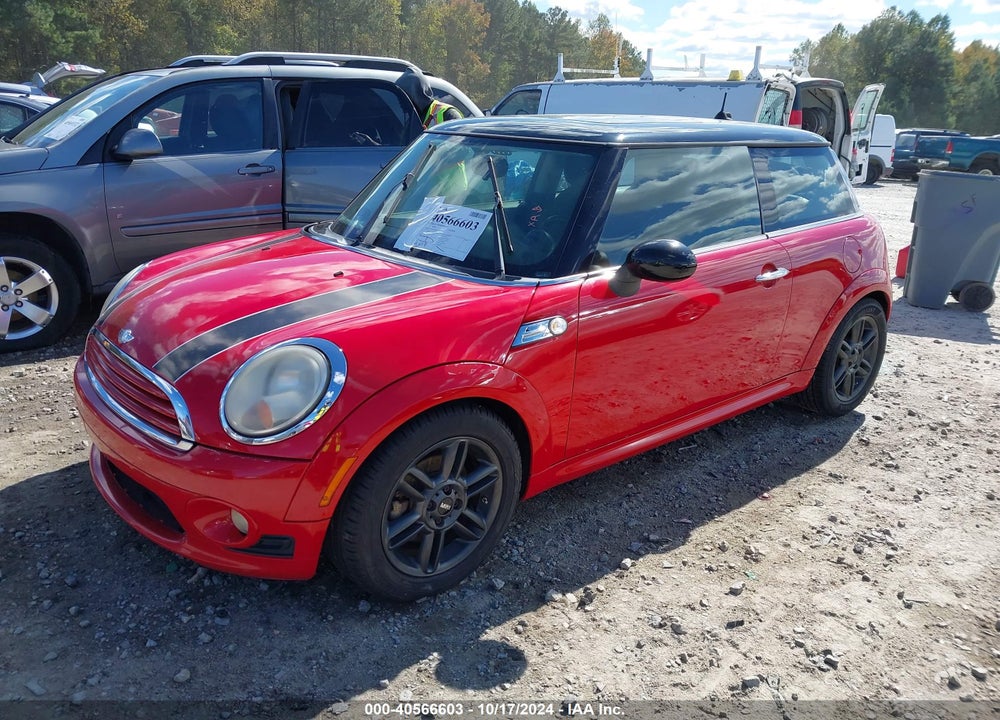2011 MINI COOPER VIN: WMWSU3C55BT099032