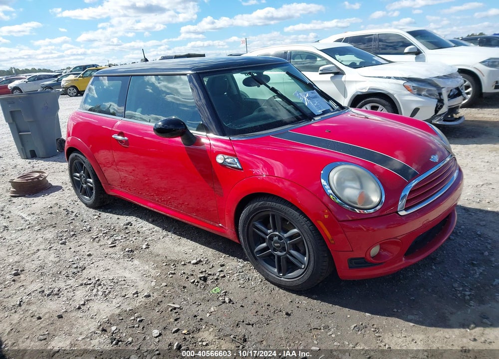 2011 MINI COOPER VIN: WMWSU3C55BT099032